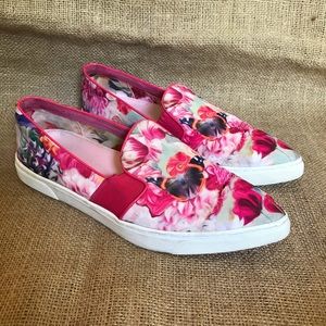 Ted Baker London Thfia Floral Swirl Pointed Toe Slip On Sneaker Size 9 / 9.5